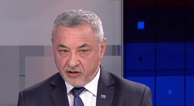 Валери Симеонов с гореща позиция за министерските оставки и катастрофата край Своге