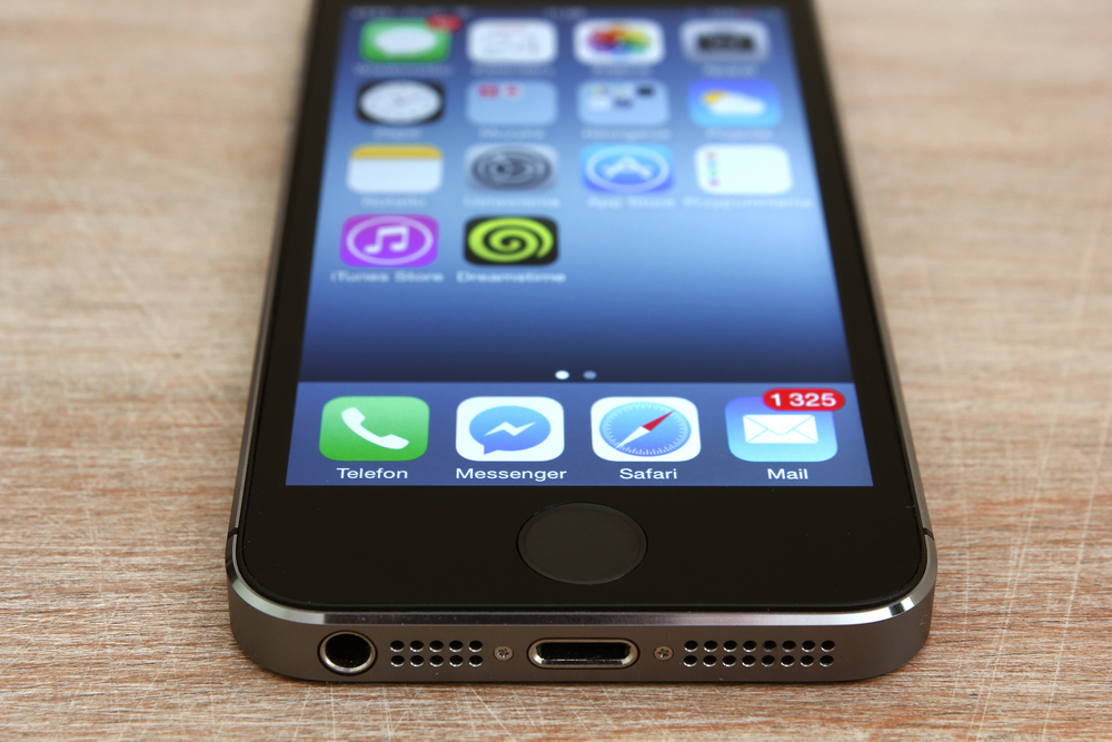 Шок! Ето кои приложения за iPhone въртят мръсна търговия с информацията къде ходим и какво правим 