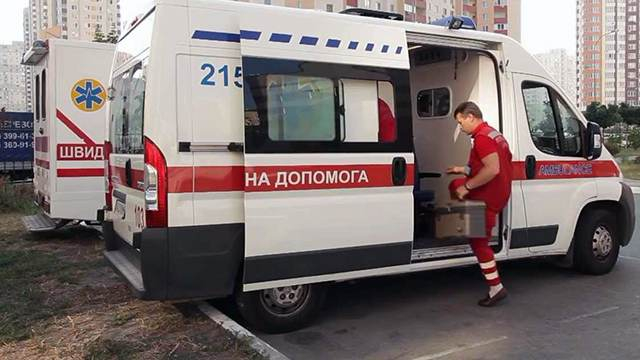 В центъра на Киев стреляха по двойка, целуваща се на пейка