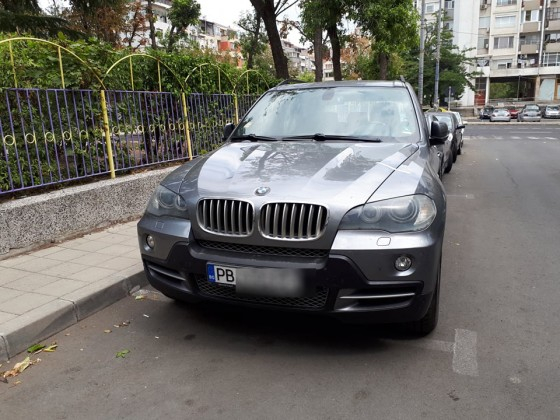 Ето го натъпкания с пари джип БМВ, запечатан след спецакцията в Бургас (СНИМКИ)