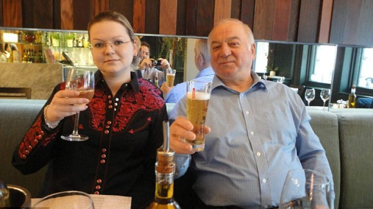 The Times: Арестуваха експерт по химически оръжия, който твърди, че Великобритания стои зад случая "Скрипал"