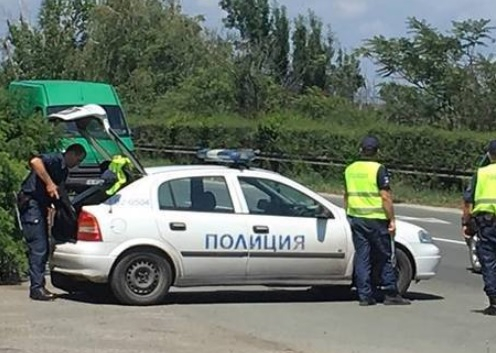 Полицията с горещи подробности за екшъна с лъскаво Ауди и патрултки