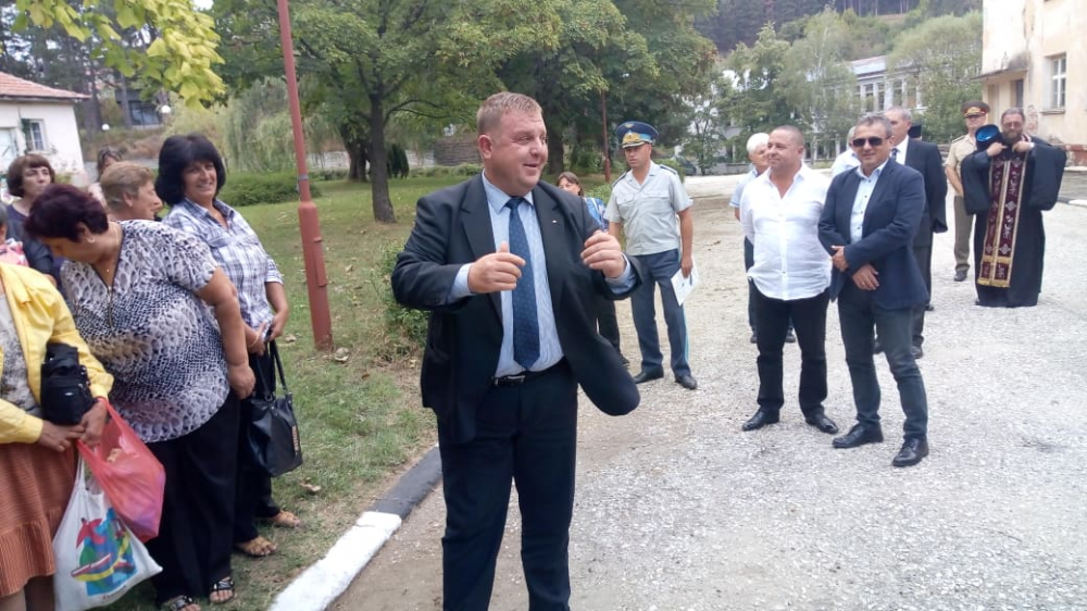 Каракачанов размаха пръст на Македония и предупреди... (СНИМКИ)
