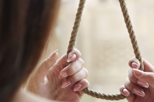 Младата крадла Петя увисна на бесило в тоалетната на Врачанския затвор, след като нападна с нож пенсионер