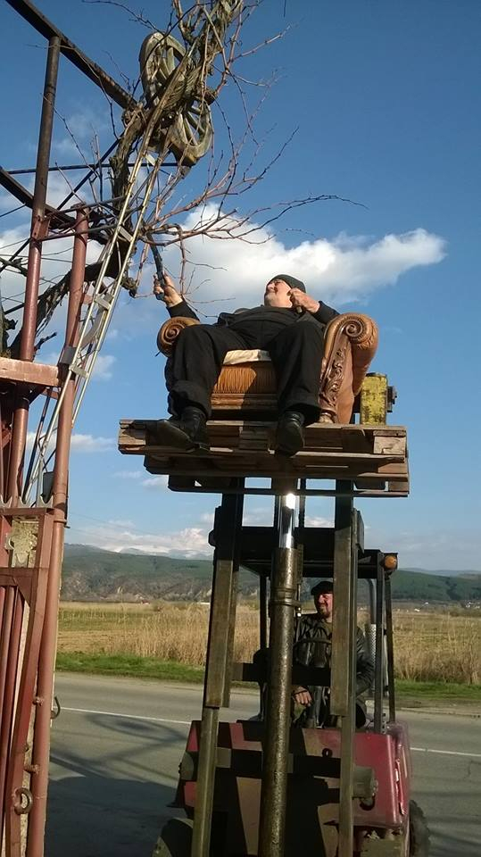 Вехтошарят Били се похвали с грозд гигант, пред който приятелите му направо онемяха (СНИМКИ)