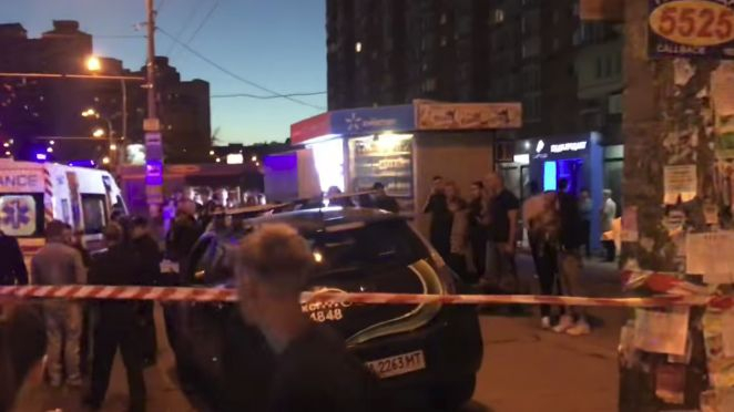 Таксиметров шофьор гази пешеходци на спирка в Киев (СНИМКИ/ВИДЕО)