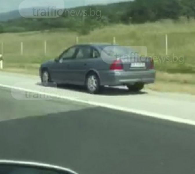 Тарикат лети в аварийната лента на "Тракия", за да избегне задръстването (ВИДЕО)