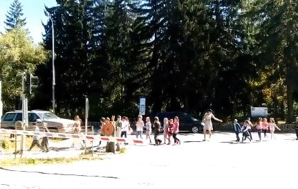 Учителка във Велинград застраши живота на куп малки дечица с решението си, което потресе цялата мрежа (ВИДЕО)