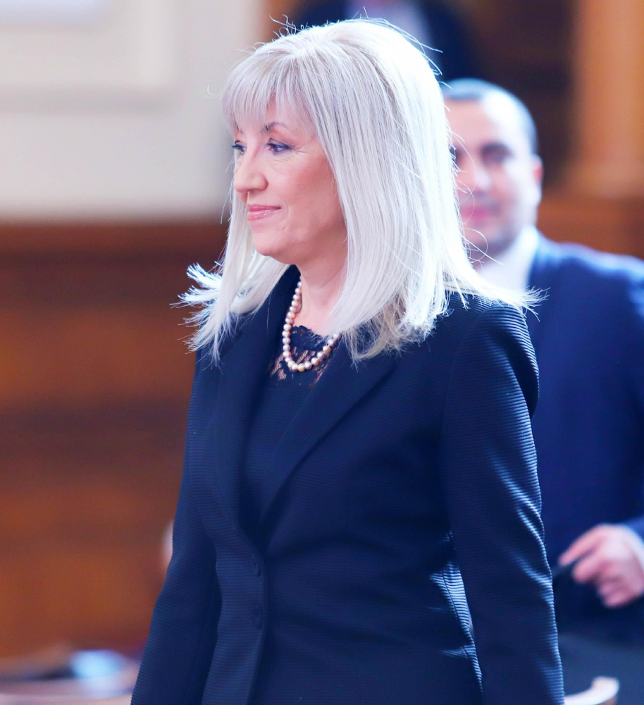 Новата регионална министърка Петя Аврамова заплете още повече интригата със съдбата на предшественика си Николай Нанков