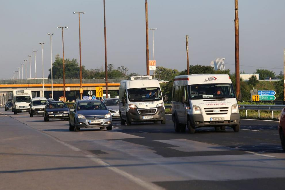 Преди празниците пътищата в страната се задръстиха, важно за всички, които ще пътуват!