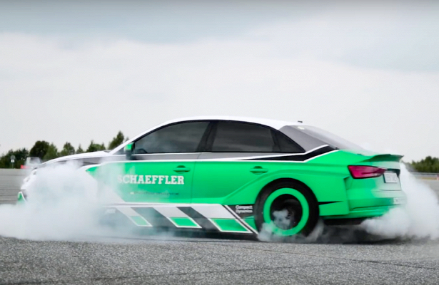 Зрелищно ВИДЕО: "Понички" с електрическо Audi RS3 с 1200 коня мощност