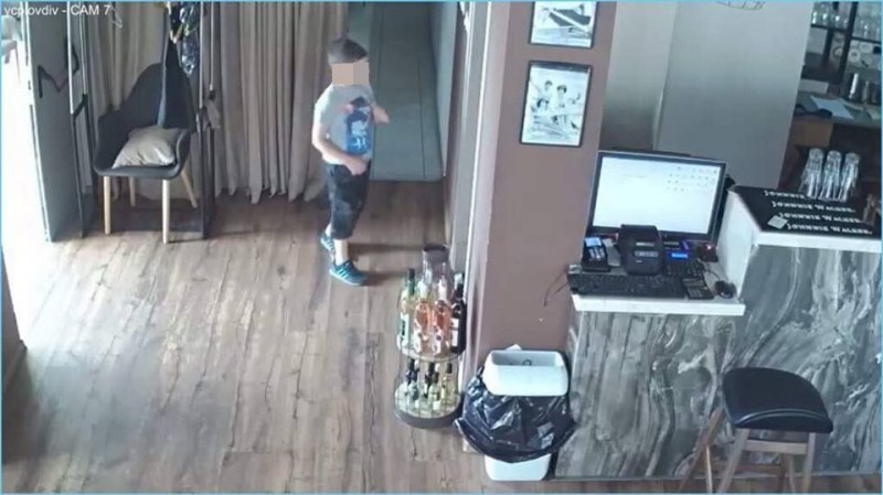 Виждали ли сте това 13-годишно дете? Направи нещо много грозно в пловдивско заведение (СНИМКИ)