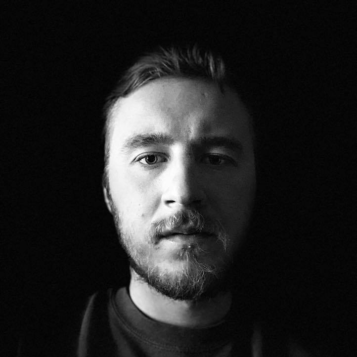 Уволниха журналиста пуснал СНИМКАТА с неудобната поза на полския президент при Тръмп 