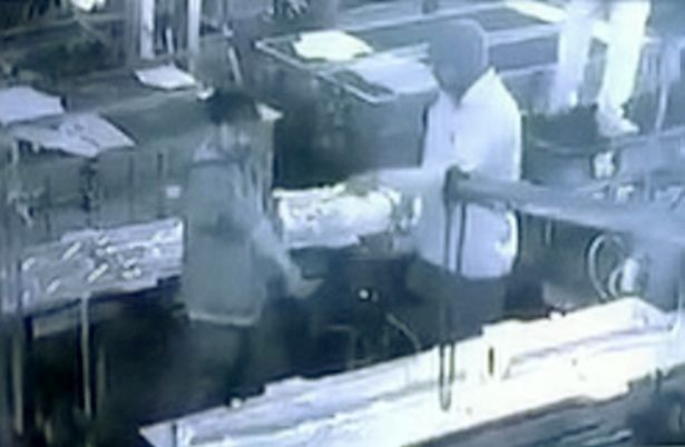 Камера запечата как шеф по погрешка убива свой служител след ужасяваща шега със сгъстен въздух (СНИМКИ/ВИДЕО 18+)