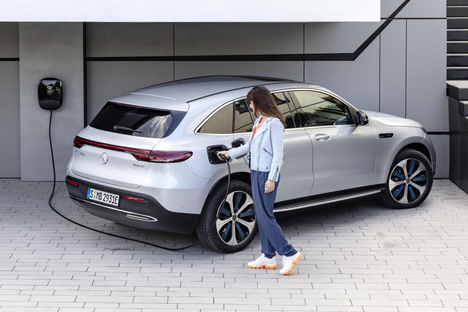 Mercedes-Benz представи първия изцяло електрически всъдеход (СНИМКИ)