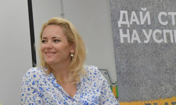 Лора Крумова обсебена от Яворов! Ето защо