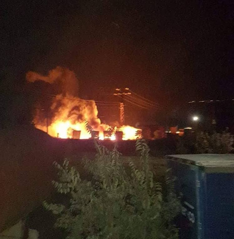 България пламна, голям пожар гори на изхода на Айтос 