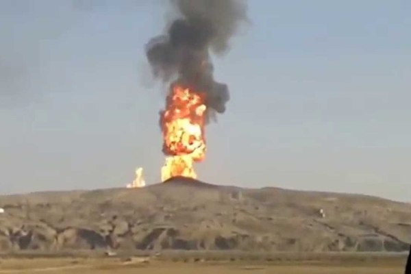 Вулкан изригна край Баку с 300 метров пламък, земята се нацепи на 80 метра дълбочина (ВИДЕО)