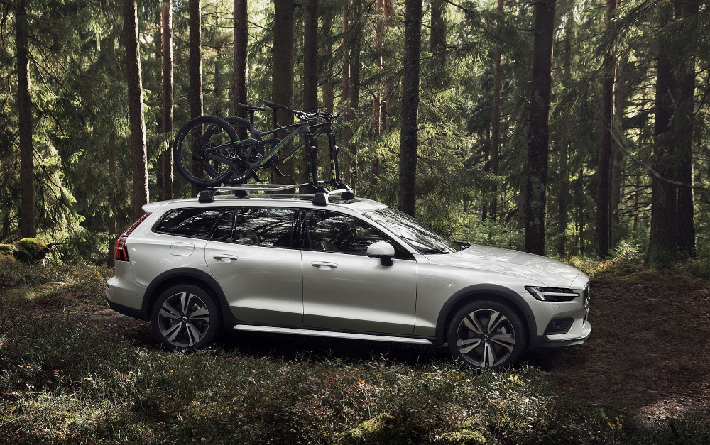 Новото Volvo V60 вече има и Cross Country версия (СНИМКИ/ВИДЕО)