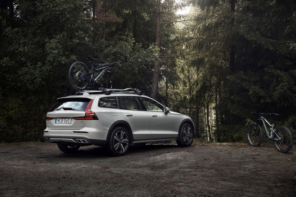 Новото Volvo V60 вече има и Cross Country версия (СНИМКИ/ВИДЕО)