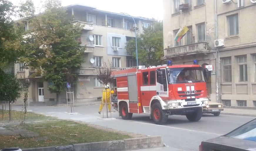 Паника в центъра на Търговище: Две жени бяха нападнати, гъст дим парализира града (СНИМКИ/ВИДЕО)