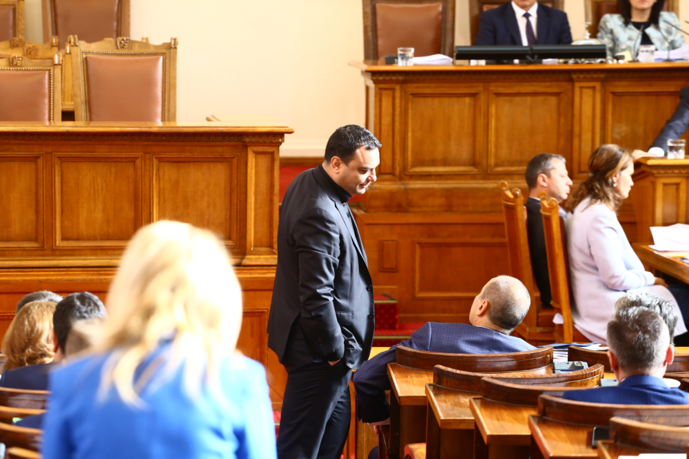 Само в БЛИЦ! За първи път Ивайло Московски се яви в парламента като… (СНИМКИ)