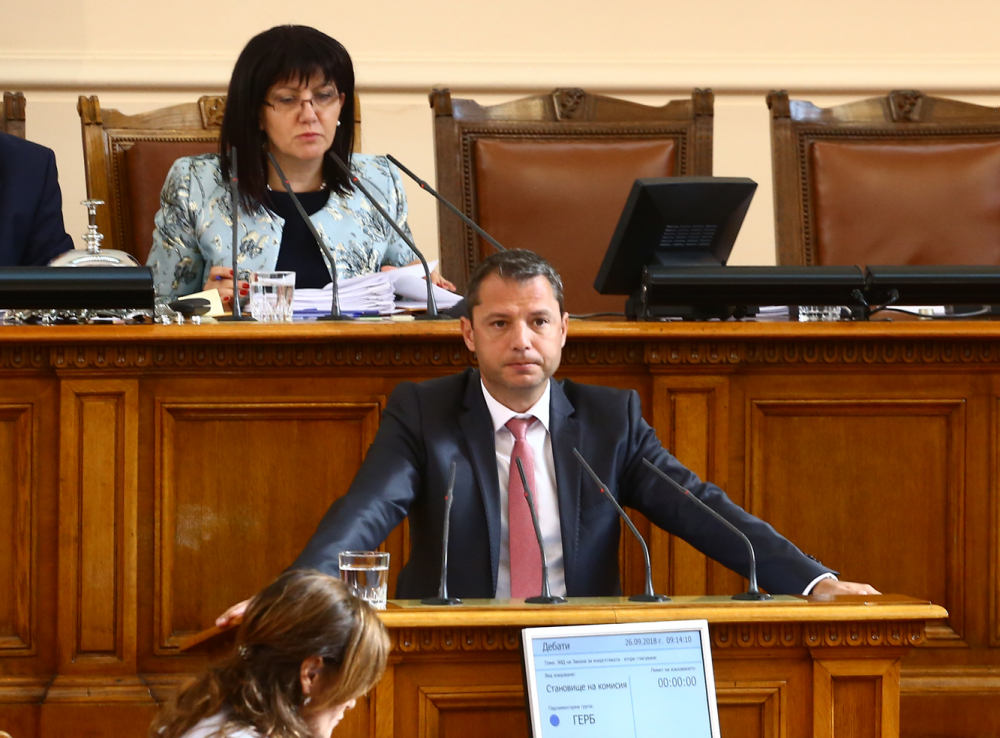 Караянчева с горещо предложение за Добрев и оставката му