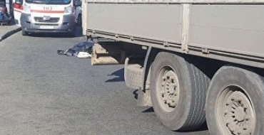 Извънредно БЛИЦ! Гневни столичани преследват с колите си ТИР, размазал пешеходец в "Орландовци" и избягал, гледката е потресаваща