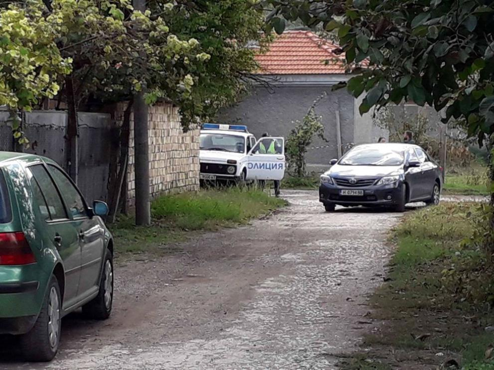 Жестоко убийство на възрастен мъж потресе добричко село 