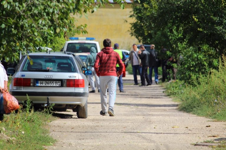 Това ли е Къщата на ужасите в Каспичан с 4 трупа (СНИМКИ)