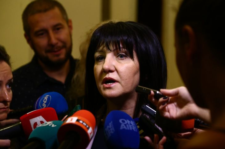 Караянчева с ясна позиция за оставката на Боил Банов след обвиненията от Йончева