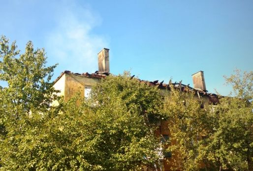 Ето какво остана от пламналия посред нощ блок в Божурище (СНИМКИ)