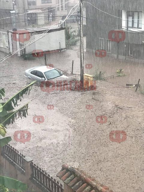 Апокалипсисът в "Сарафово" е неописуем! Жената, пометена от калното свлачище: Едва не ме погреба жива! (СНИМКИ)