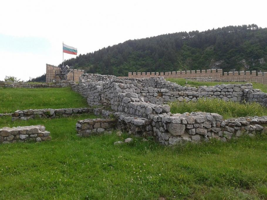 В. „Дейли Мейл“ ни попиля: Античните замъци в BG са като направени от „сирене и картон“
