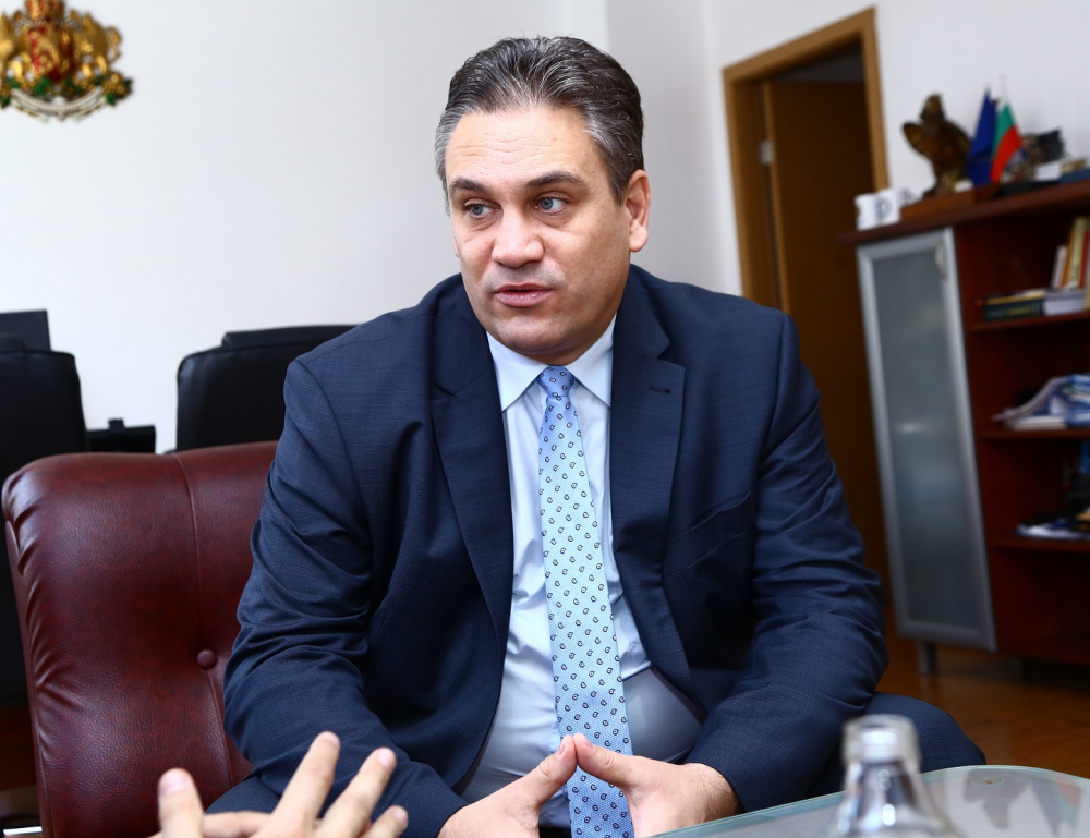 Шефът на "Антикорупция" стана неудобен на задкулисието