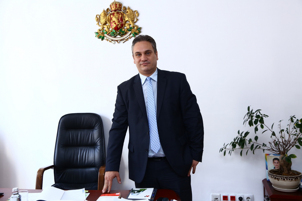 Отзованият консул Пламен Георгиев заплаши Кирил Петков с... ВИДЕО
