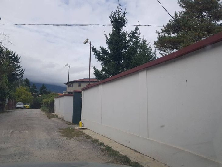 Бомба в БЛИЦ! Вижте в какъв лукс и охолство живеят двама от най-опасните автобандити в страната (ЕКСКЛУЗИВНИ СНИМКИ)