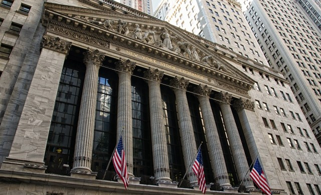 Dow Jones затвори на рекордно високо ниво вчера, а петролът..