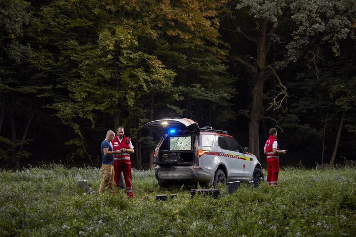 Животоспасяващ Land Rover Discovery се присъединява към автопарка за спешни случаи на Червения кръст