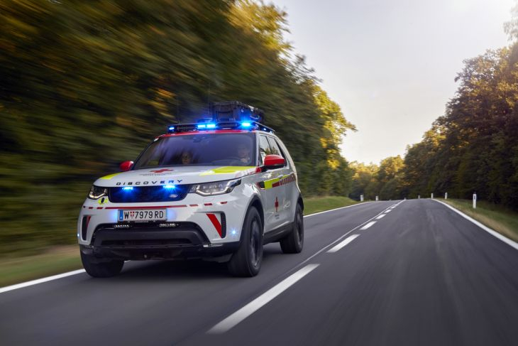 Животоспасяващ Land Rover Discovery се присъединява към автопарка за спешни случаи на Червения кръст