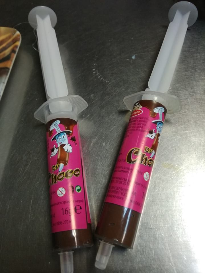 Шок! Бургаски деца смучат спринцовки заради...