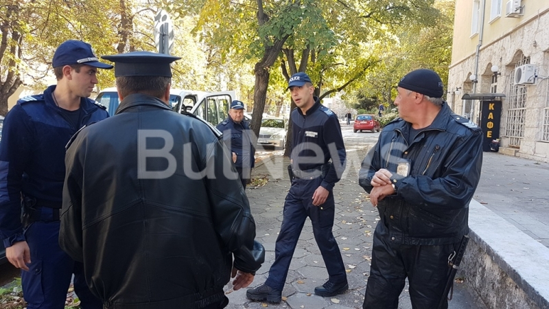 Северозападът се готви за война: Врачанските полицаи под тревога заради трагедията с 11-годишната Сара и напрежението в Търнак (СНИМКИ)
