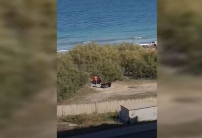 Роми налазиха дюните в Поморие! С черни чували и каруци започнаха да... (СНИМКИ/ВИДЕО)