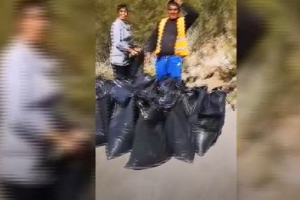 Роми налазиха дюните в Поморие! С черни чували и каруци започнаха да... (СНИМКИ/ВИДЕО)
