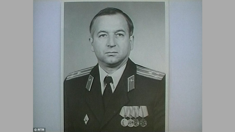 Историята на Скрипал или как с „меден капан” и млада засукана мома полковникът от ГРУ е прикоткан от Ми-6 (СНИМКИ)