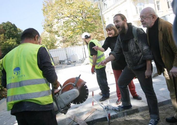 Първо в БЛИЦ! Антон Тодоров избухна заради екшъна пред Столична община: Полицаите имат железни нерви да търпят Глишев, аз бих го... (СНИМКИ)