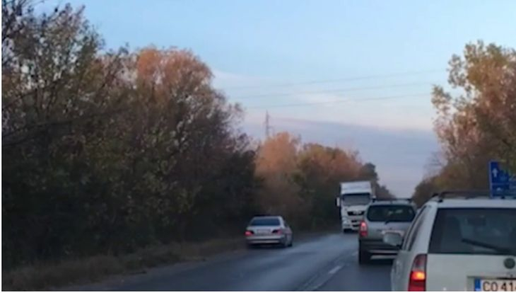 Лудост на Околовръстното в София, бивш шофьор на политическа партия сее смърт с Мерцедеса си (ВИДЕО)