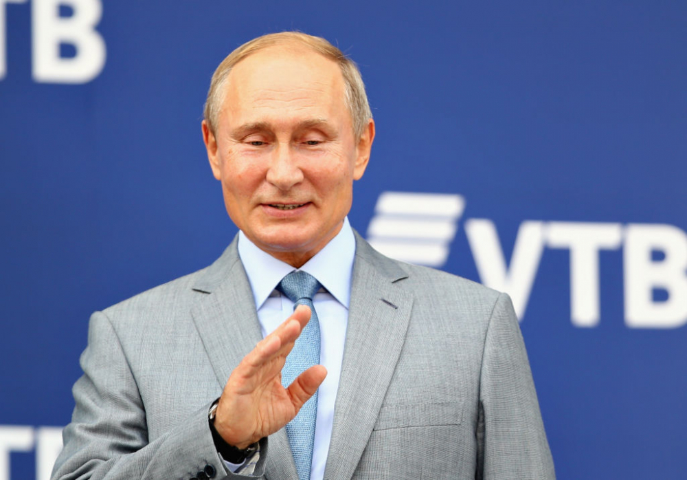 Популярен световен лидер лети със специален самолет при Путин за ЧРД