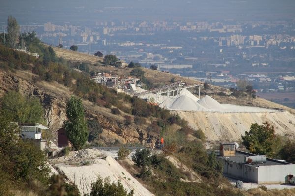 Каменна кариера заплашва водата на Белащица