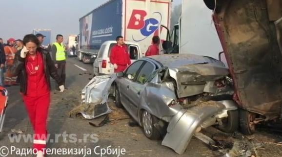 Сърбия не помни такава катастрофа с много загинали, десетки ранени и над 30 автомобила на магистралата Белград-Ниш! (СНИМКИ/ВИДЕО 18+)